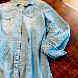 Long sleeve denim shirt with pearl snap buttons
